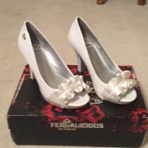 NIB Fergalicious Glamerous Pump Size 5